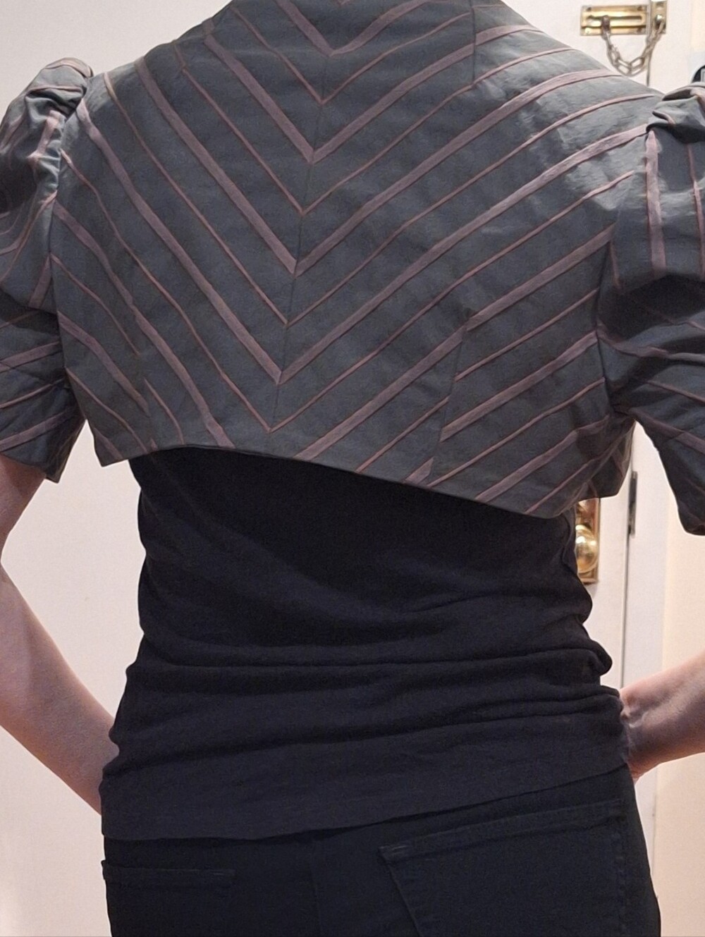 Very unique bolero-style jacket - Picture 3 of 10